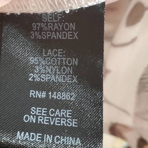 Torrid YELLOW FLORAL STRETCH CHALLIS COLD SHOULDER TOP Plus 4X‎ New - Picture 11 of 13